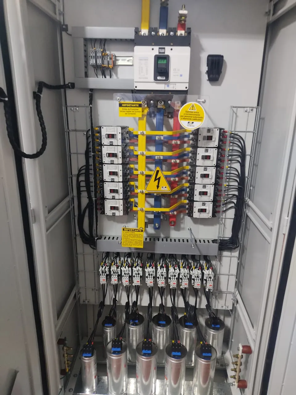 Banco de Condensadores Automático por Etapas