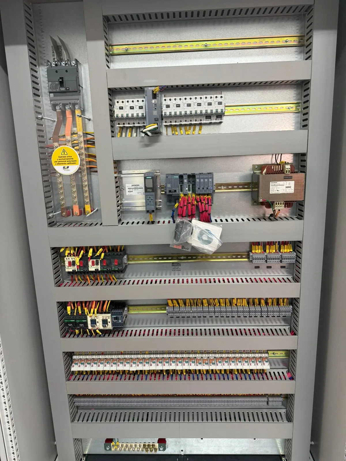 Tablero de Señalización y Monitoreo (Alarmas / HMI)